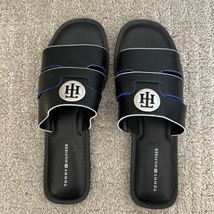 Tommy Hilfiger flat